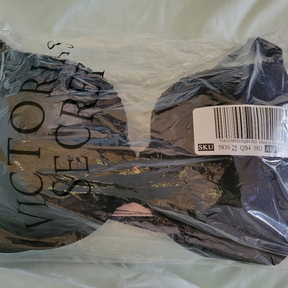 Victoria's Secret 38D Black Bra